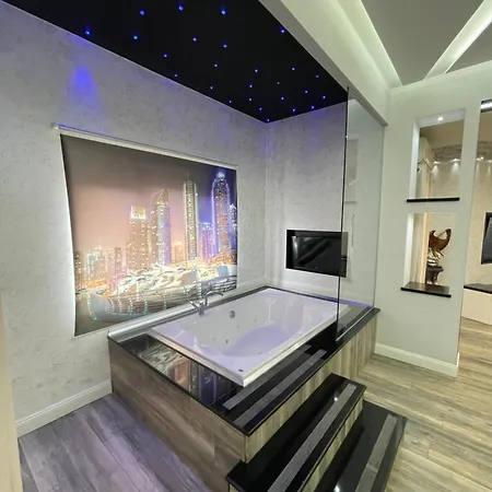 Luxury 公寓 *